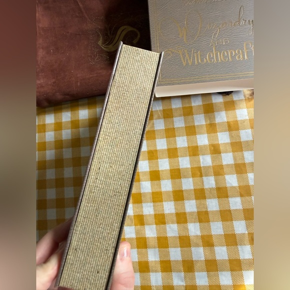 Storybook Cosmetics: Wizardry & Witchcraft Eyeshadow Palette Matching Brush Set - Picture 9 of 16